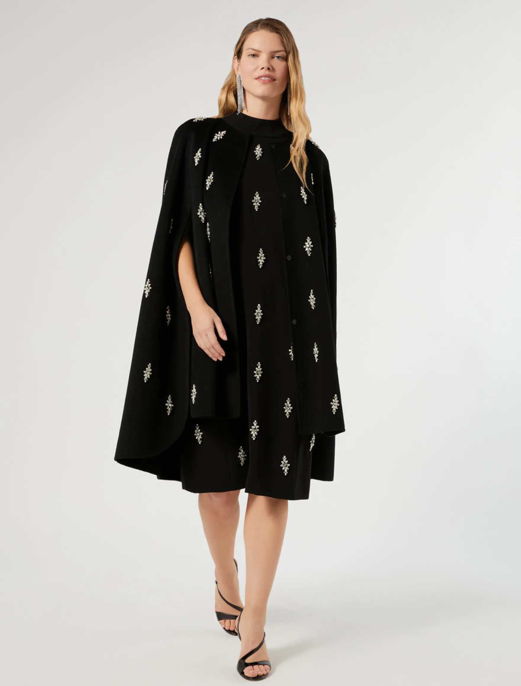 Abito in cady con ricamo - NERO