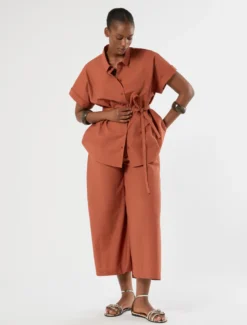Pantaloni cropped in tela di cotone - TERRACOTTA