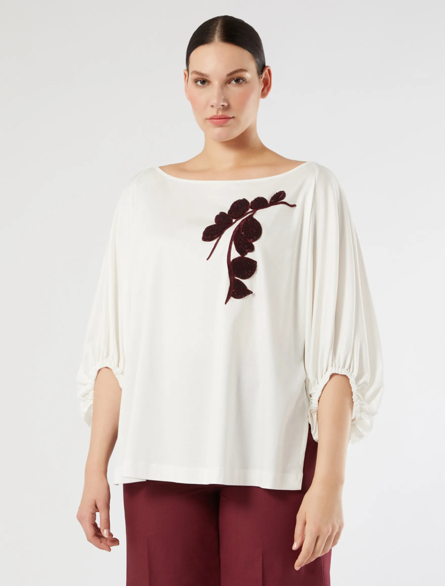 T-shirt in jersey con ricamo - AVORIO
